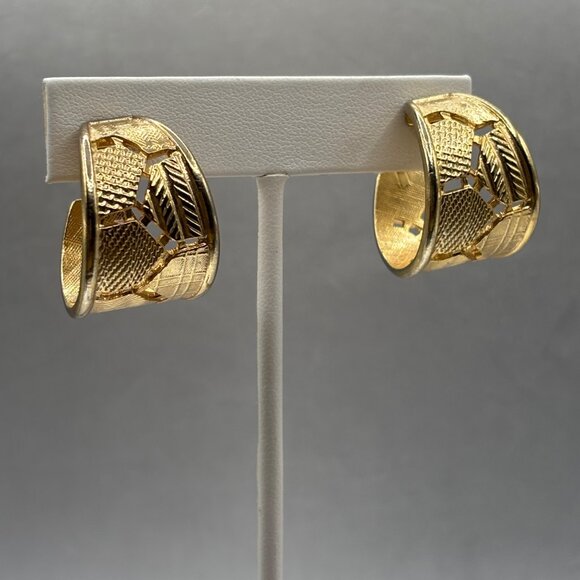 Sarah Coventry Vintage Gold-Tone Textured & Cutout Clip-On Earrings Retro - Picture 2 of 8